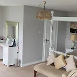 לינה וארוחת בוקר Stella Maris Bed And Breakfast, On The