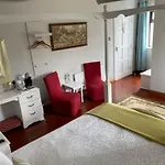 לינה וארוחת בוקר Stella Maris Bed And Breakfast, On The Keel (Mayo)
